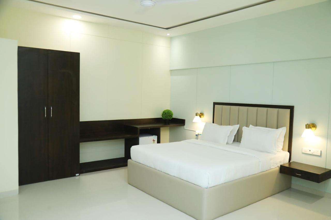 Country Inn & Suites By Turtle Mumbai Exterior photo