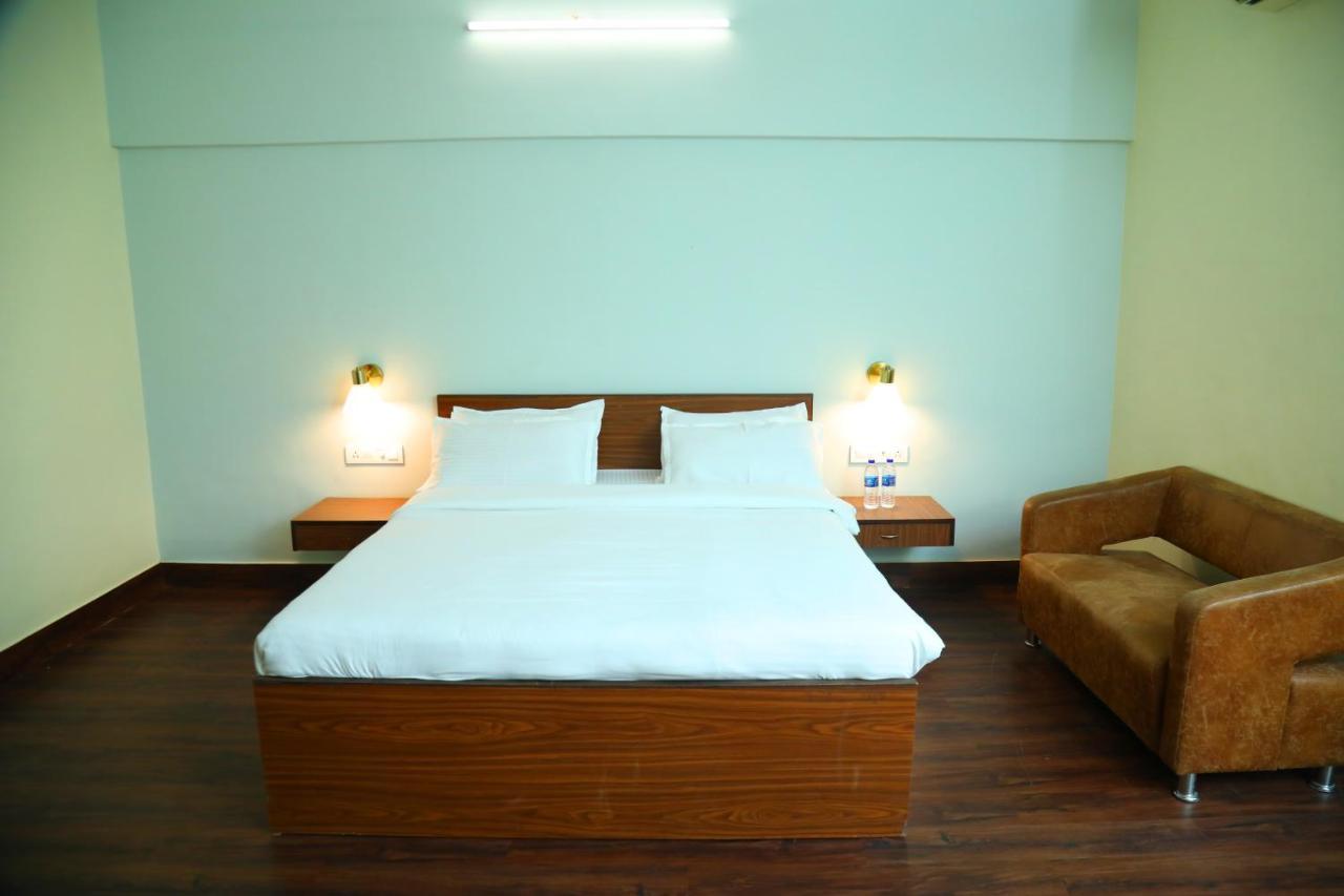 Country Inn & Suites By Turtle Mumbai Exterior photo