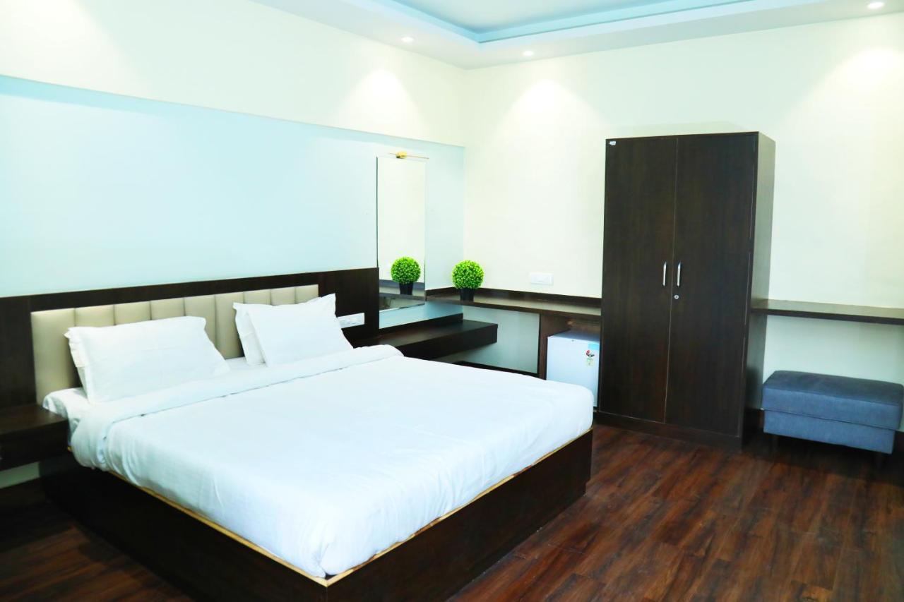 Country Inn & Suites By Turtle Mumbai Exterior photo